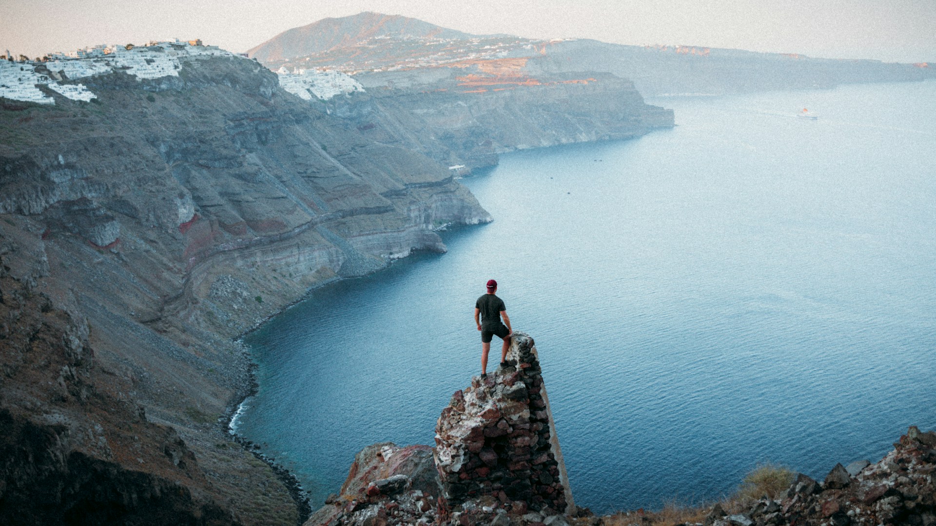 Santorini Greece: Things to Do & Amazing Places to See